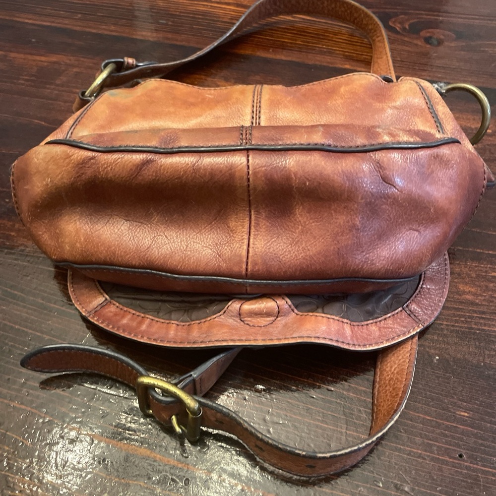 Fossil Brown Leather Crossbody Bag with Timeless Design - Picture 8 of 8